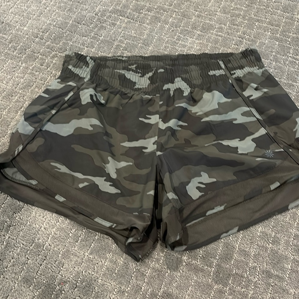 ATHLETA Printed Mesh Racer Run Camo Shorts 4”. SIZE S, Great Condition.